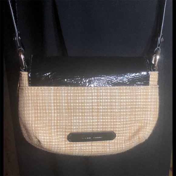 NWT-COLE HAAN STRAW/BLACK PATENT CROSS-BODY BAG - Picture 3 of 16